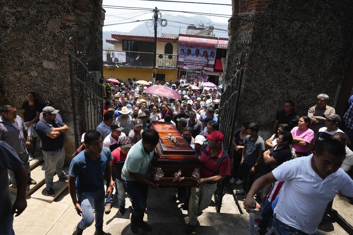 Reforma — Nacional — Ve AMLO sólo 3 cárteles... pero existen 20 más